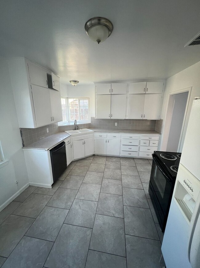 Building Photo - Spacious 2-Bedroom Home with Private Yard,...