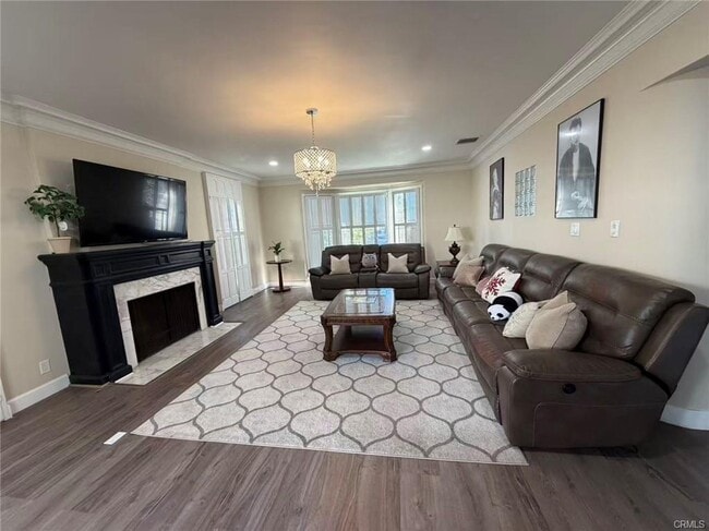 Building Photo - 113 N Doheny Dr