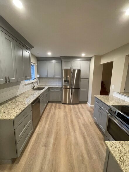 Kitchen - 33 Minden Cir