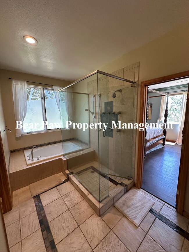 Building Photo - Beautiful FURNISHED Home in Hiwan!!