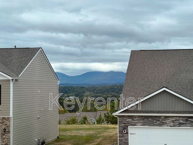 Building Photo - 125 Smt Rdg Ln