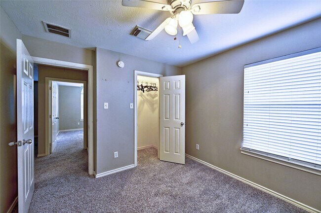Building Photo - 19803 Lindenwick Ct
