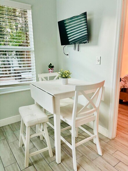 Building Photo - 1036 Francis St