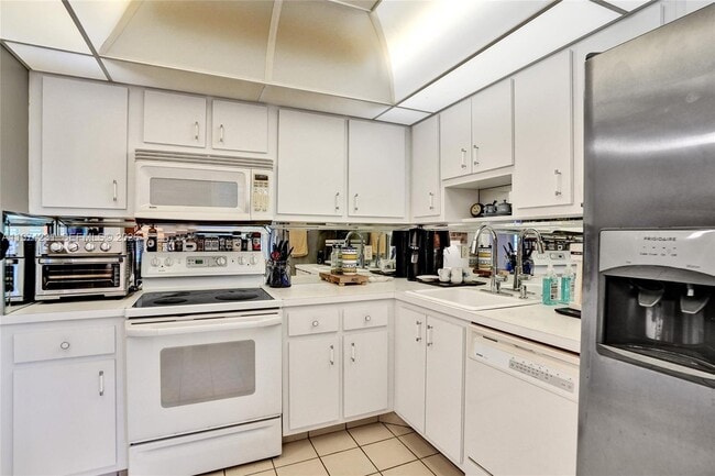 Building Photo - 805 Cypress Blvd