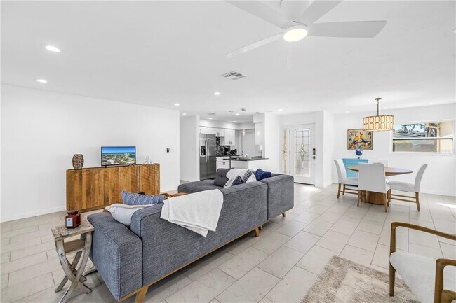 Building Photo - 111 Whispering Sands Cir