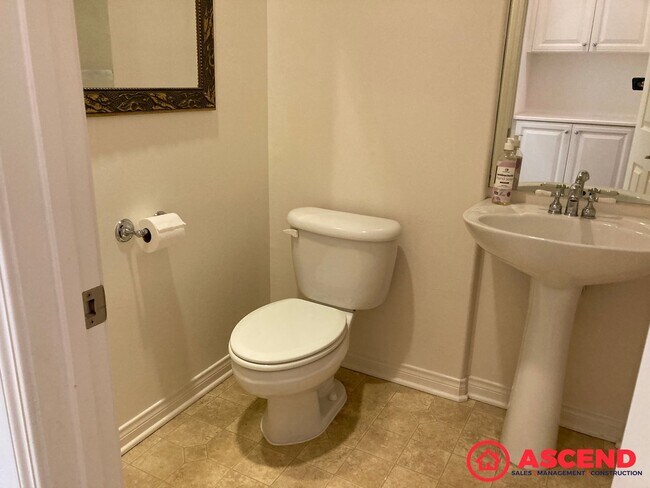 Building Photo - Amazing Home Located in Gated Community!