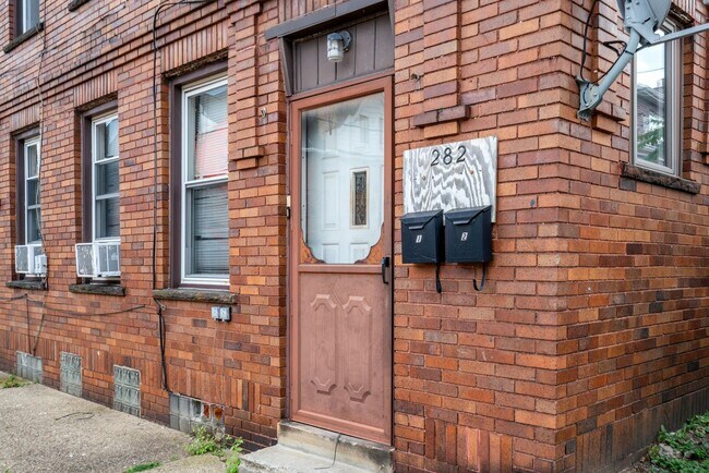 Building Photo - 282 9th St