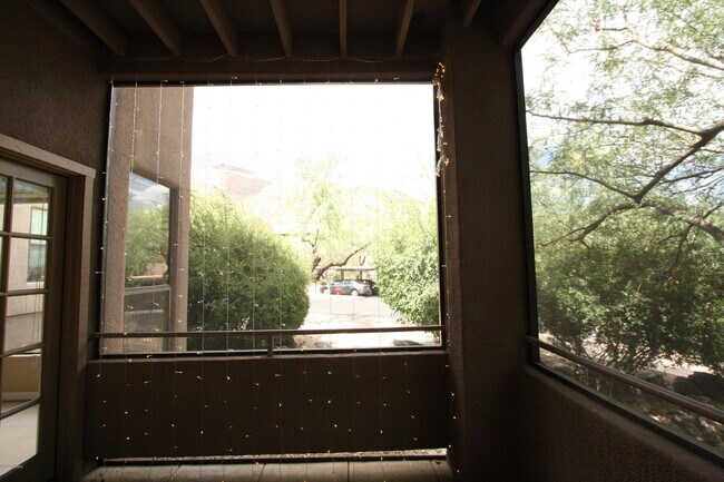 Building Photo - 6655 N Canyon Crest Dr