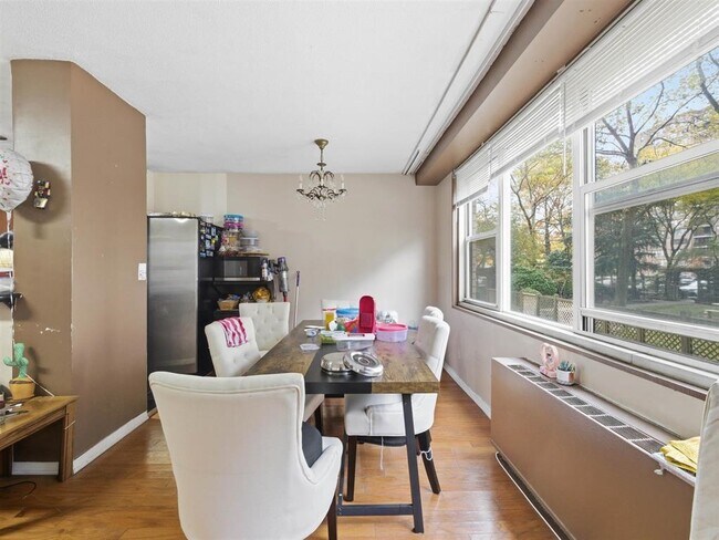 Building Photo - 201 St Pauls Ave