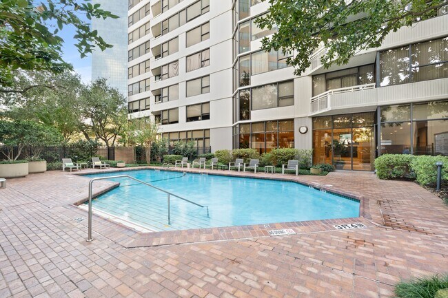 Building Photo - 14 Greenway Plz