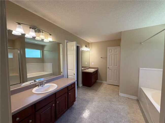 Building Photo - 10154 Waterford Way