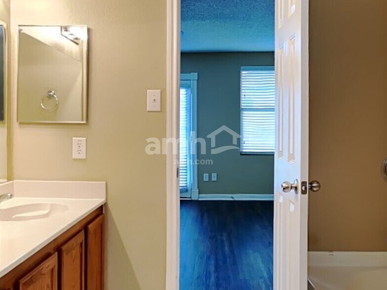 Building Photo - 1404 Sunflower Ct