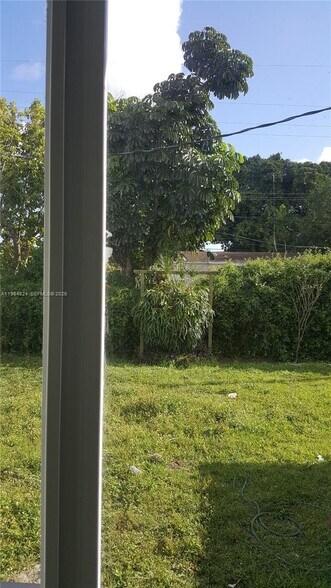 Building Photo - 6300 SW 21st St