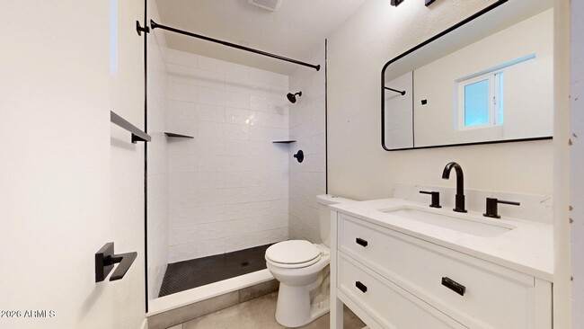 Building Photo - 719 W Parkway Blvd