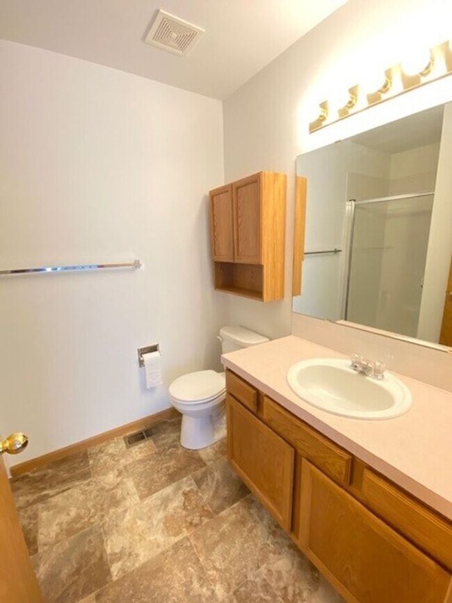 Building Photo - Large 3 Bedroom, 2.5 Bath Townhome with 2 car attached garage in Northwest Loveland, CO