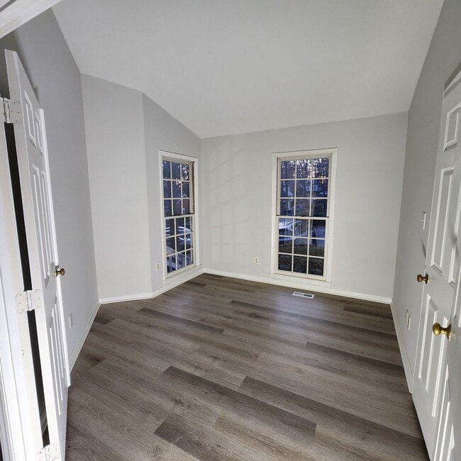 Building Photo - 3 Bedroom Townhome For Rent