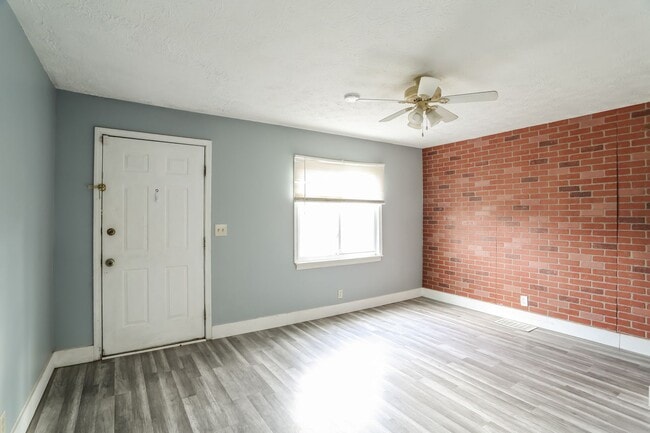 Building Photo - 2654-2656-2656 Avalon Pl