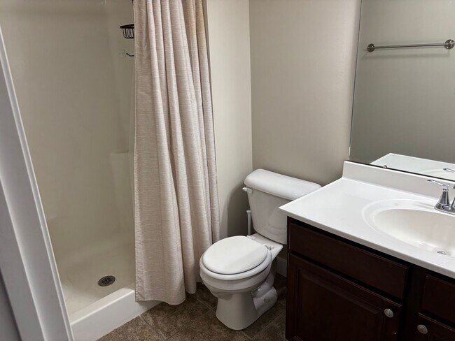 Building Photo - 2 Bedroom/2 Bathroom Apartment!