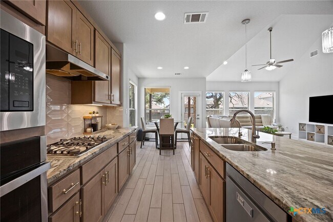 Building Photo - 1112 Lickety Ln