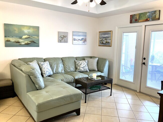 Building Photo - 2 S Bay Hill Dr