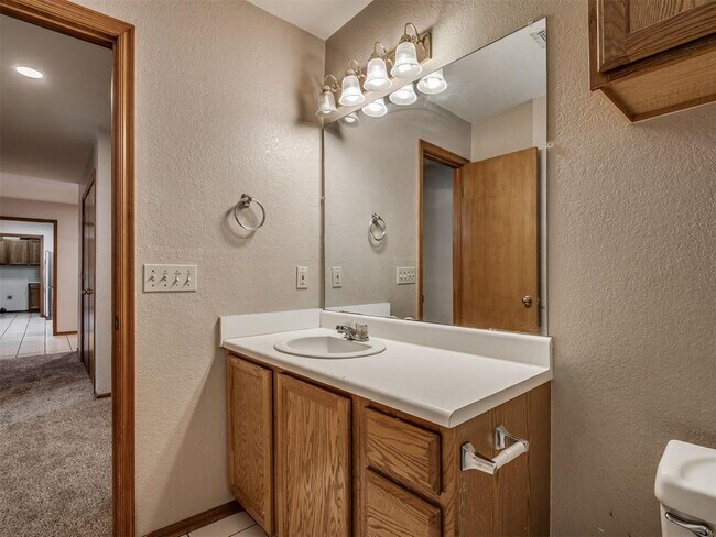 Building Photo - 304 Eccell Ct