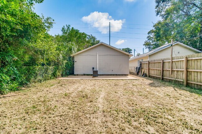 Building Photo - Charming 3-Bedroom Home Near Downtown Pensacola