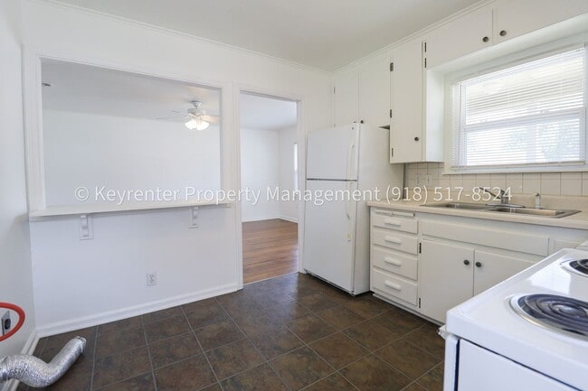 Building Photo - Gorgeous duplex unit on large lot with garage -- NO PETS ALLOWED