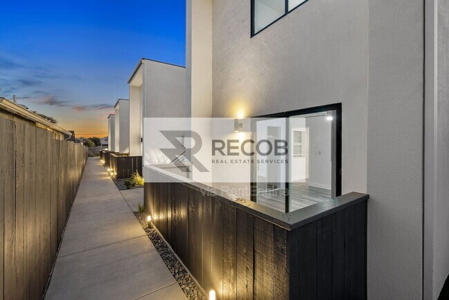 Building Photo - 1638 Elm Ave