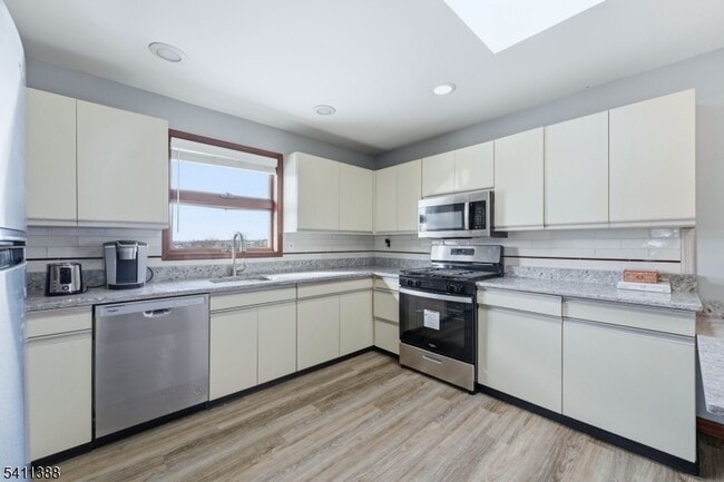 Building Photo - 243 Newark Ave