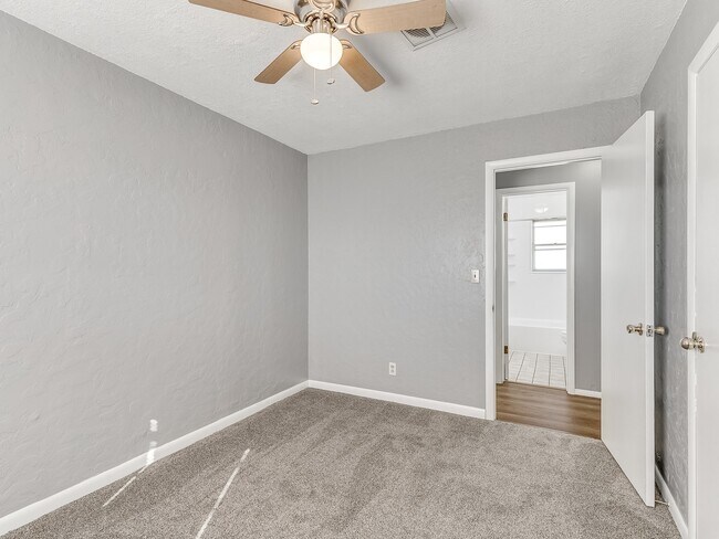 Building Photo - 316 W Bass Ave