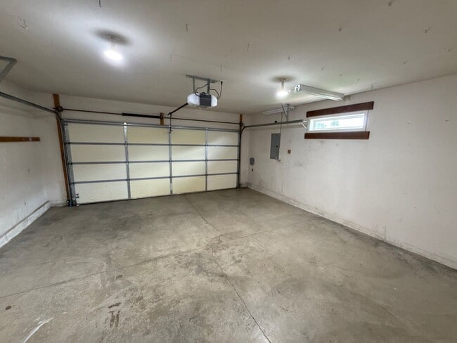 Building Photo - 5512 Murray St SE