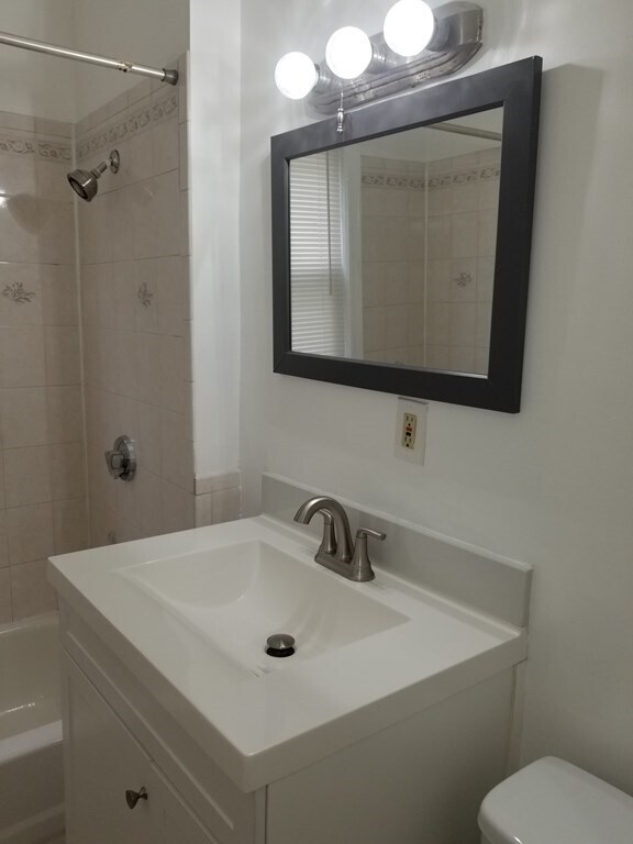 Building Photo - 29 W Tremlett St