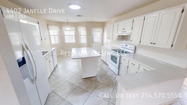 Building Photo - 4402 Janelle Dr