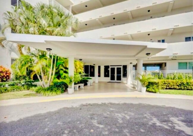 Building Photo - 33 S Ocean Ave