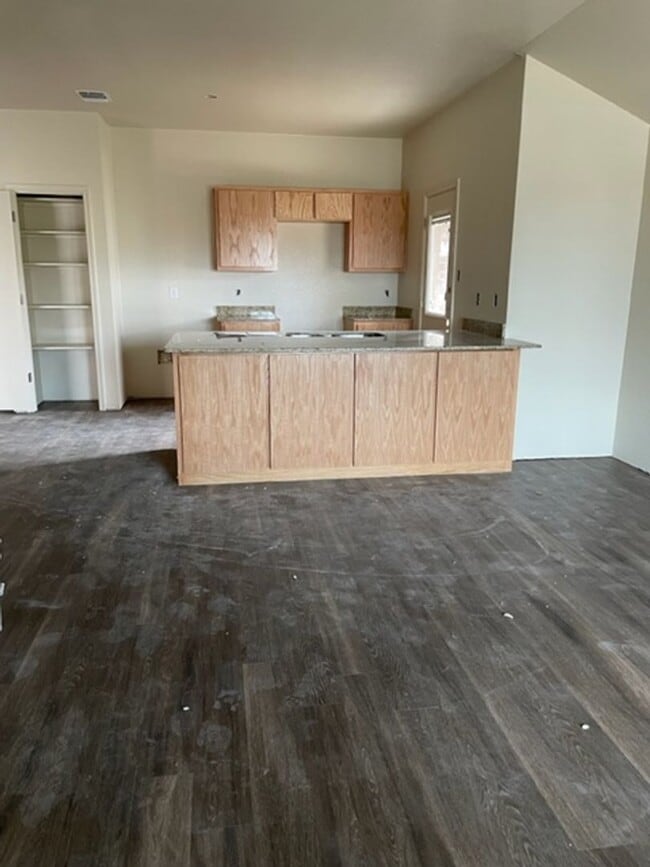 Building Photo - 122 Turnbo