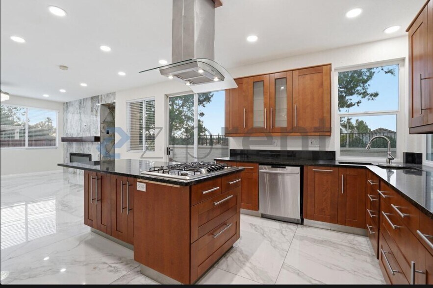 Building Photo - 33026 Terrace Dr