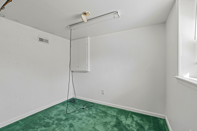 Building Photo - 2023 Rollingwood Rd