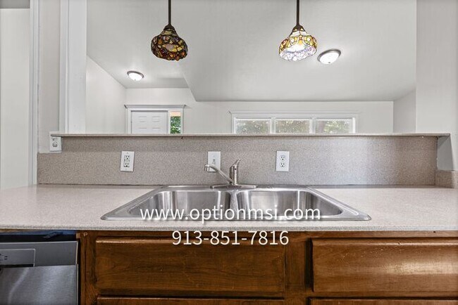 Building Photo - Cimarron Beauty- TRUE 4 bedroom, 2 bath, 1 car garage