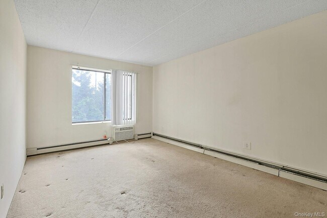 Building Photo - 560 Halstead Ave