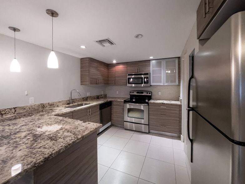 Building Photo - 64 Isle Of Venice Dr