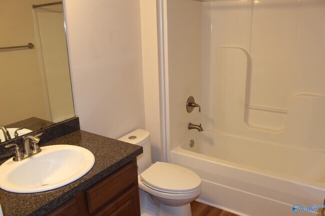 Building Photo - 103 Glen View Dr