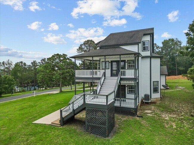 Building Photo - 401 Paradise Dr