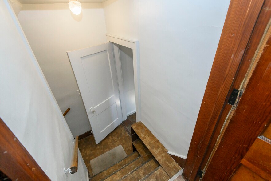 Building Photo - 2028 S 85th St