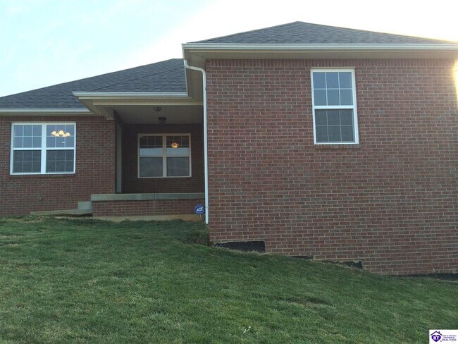 Building Photo - 913 Silktree Cir