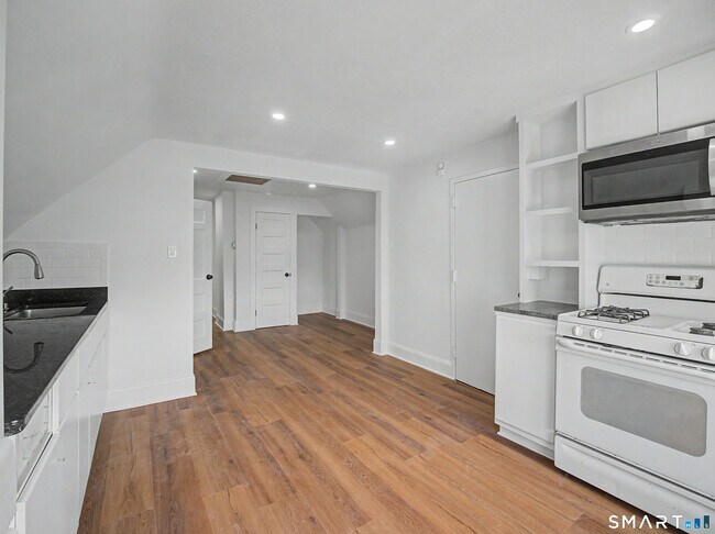 Building Photo - 1872 North Ave