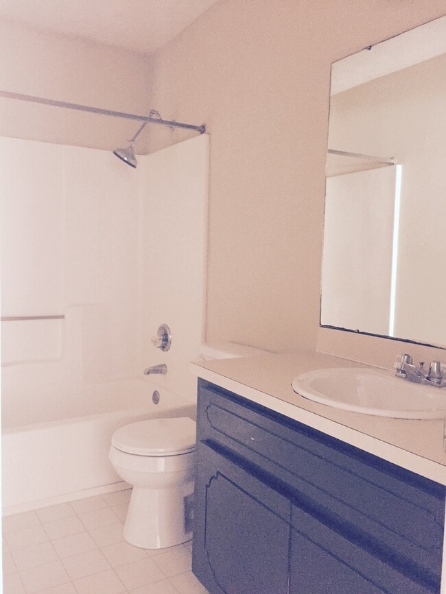 Building Photo - Duplex on East University Drive!