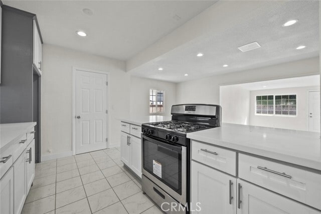 Building Photo - 5040 N Lyman Ave