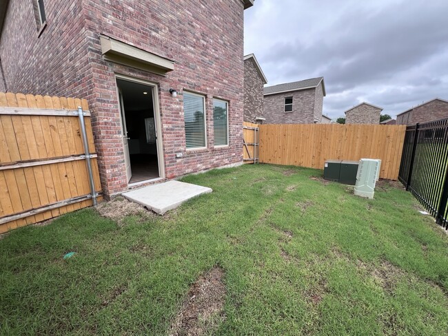 Building Photo - 2305 Wolford Ct
