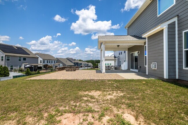 Building Photo - Spacious 5 Bedroom 3 Bath Home in highly sought after Walnut Creek!