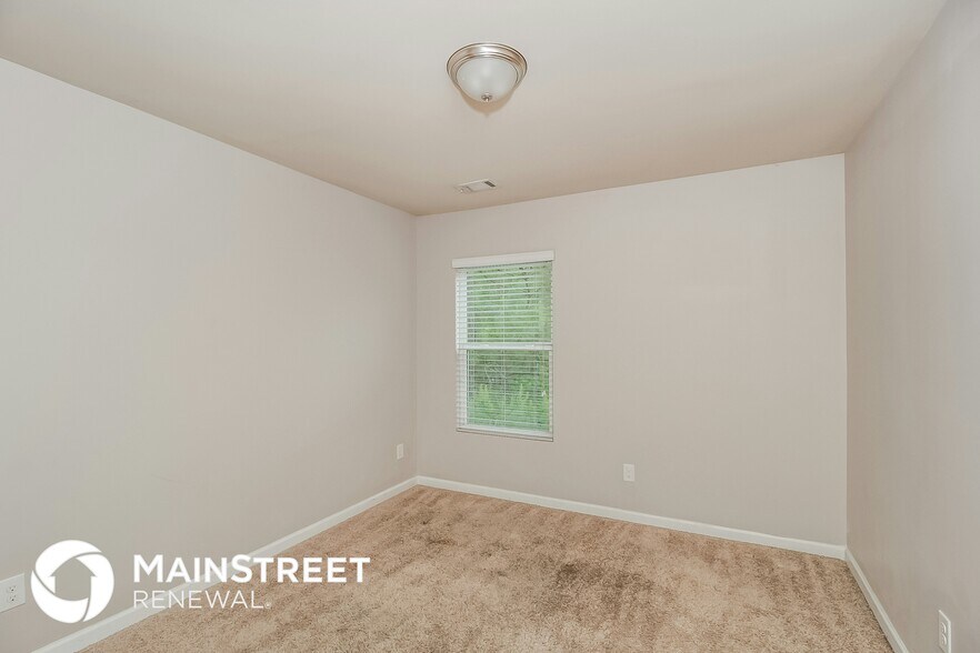 Building Photo - 2944 S Hills